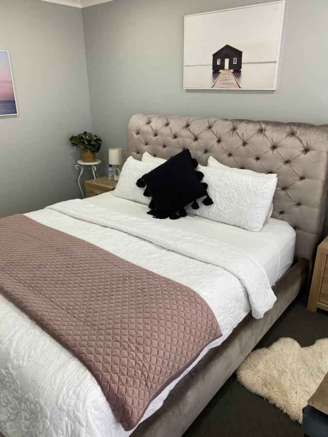The Hutt On Mandurah Marina Apartment ภายนอก รูปภาพ