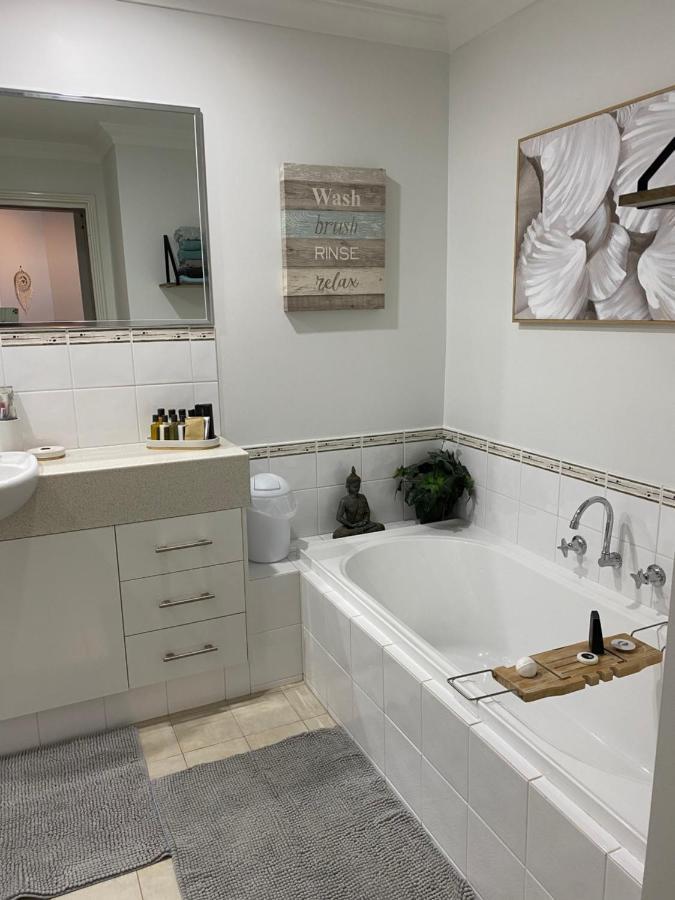 The Hutt On Mandurah Marina Apartment ภายนอก รูปภาพ