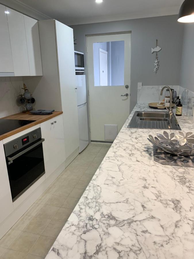 The Hutt On Mandurah Marina Apartment ภายนอก รูปภาพ